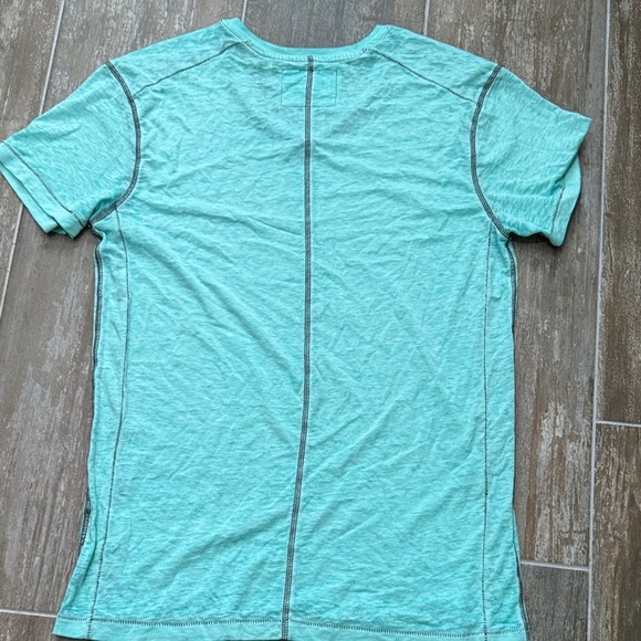 Buckle Black Light Green V-Neck T-Shirt - Picture 5 of 5